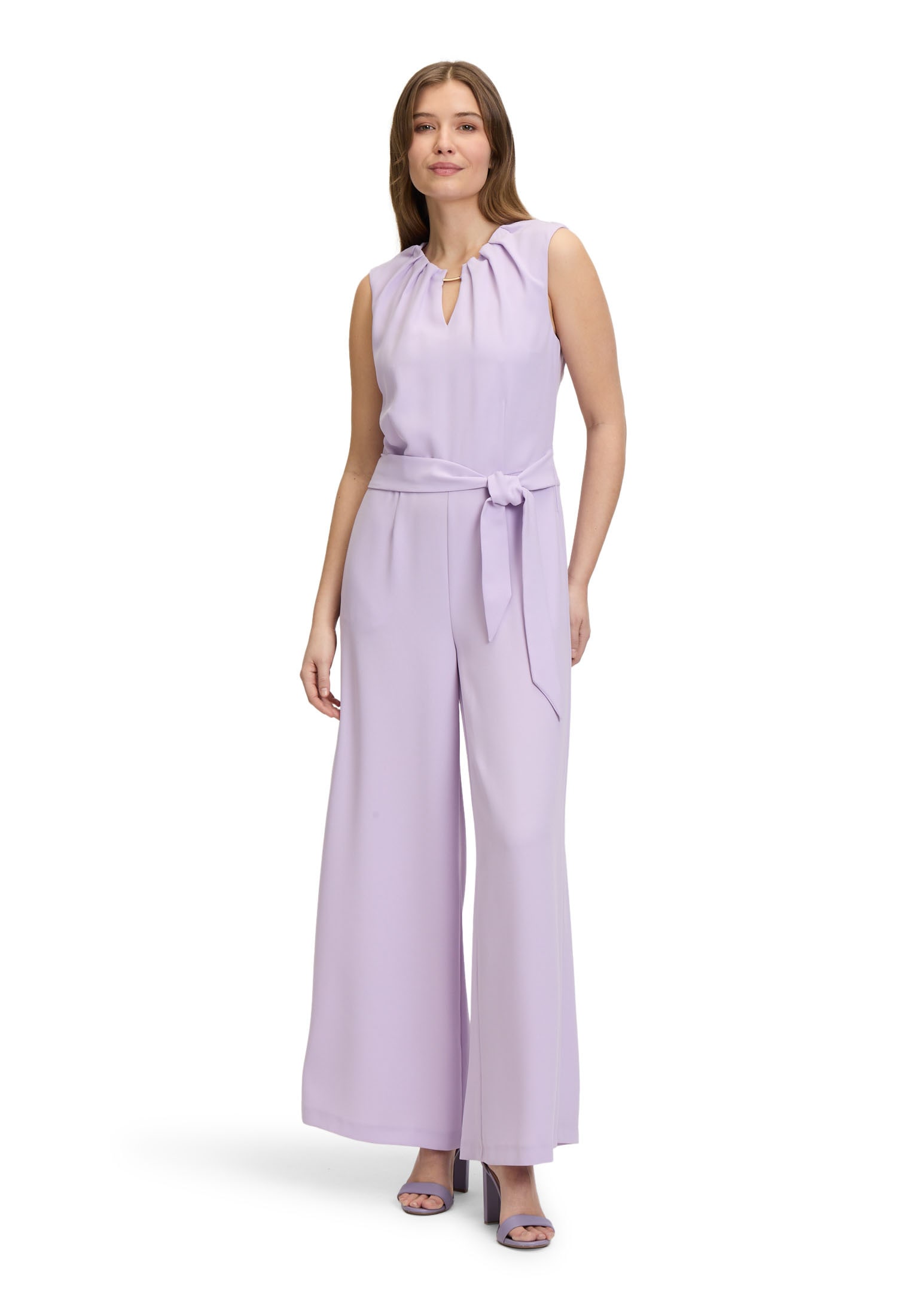 Overall BETTY & CO "Damen ohne Arm", Damen, Gr. 40, Normalgrößen, lila (lavendula), Obermaterial: 100% Polyester; Futter: 100% Polyester, tailliert, Rundhals, Overalls Overall, Falten