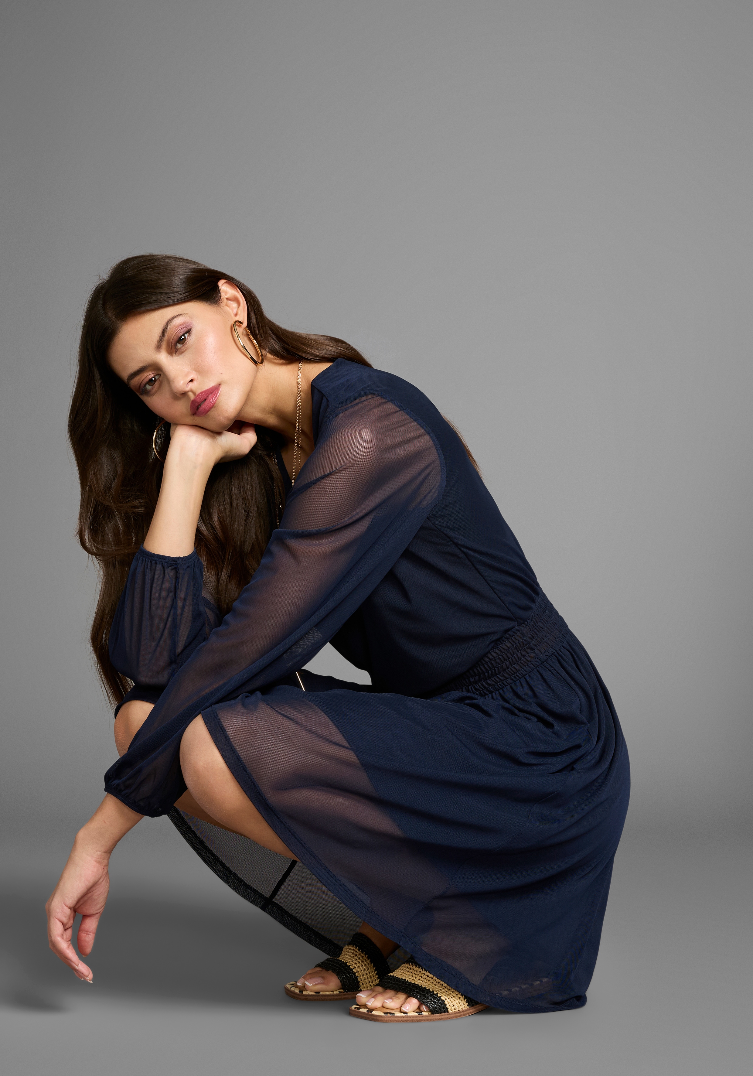 Meshkleid LAURA SCOTT, Damen, Gr. 38, N-Gr, blau (navy), Mesh, Obermaterial: 95% Polyester, 5% Elasthan. Futter: 100% Polyester, transparent, unifarben, kniefrei, V-Ausschnitt, Kleider, mit Smok-Einsatz Image