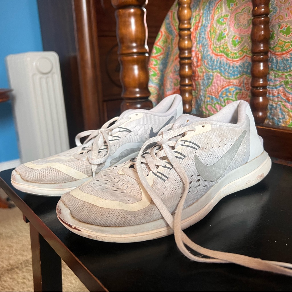 Nike Shoes | White Nike Tennis Shoes | Color: Silver/White | Size: 7