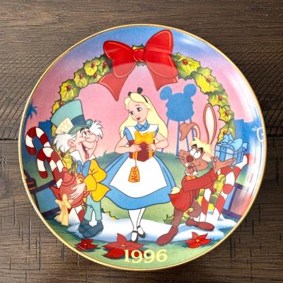 Disney Accents | * Disney Vintage Christmas Collection 1996 Alice In Wonderland Collectible Plate | Color: Blue/Red | Size: Os