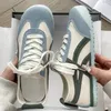 Modische Low-Top-Damen-Sneaker, Sommer 2025, neuer Stil, lässig, weiß, Vintage, vielseitige Sportschuhe, bequem, synthetisch