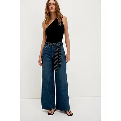 CRVY Gia Wide-Leg Jeans by We The Free at Free People in Dark Saturday, Size: 29 L