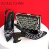 2025, italienisches Design, Slope-Absatz, Pailletten, Streifen, Strass, Sommer-Damen-Sandalen, Party-Mode, elegante Damen-Schuhe und Taschen-Set