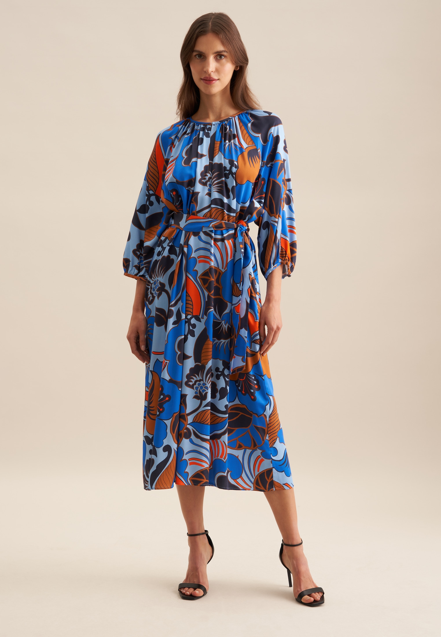 Sommerkleid SEIDENSTICKER "Schwarze Rose", Damen, Gr. M38, Normalgrößen, blau (hellblau), 100% Viskose, geblümt, oversize, Rundhals, Kleider, 3/4-Arm Rundhals Floral Image