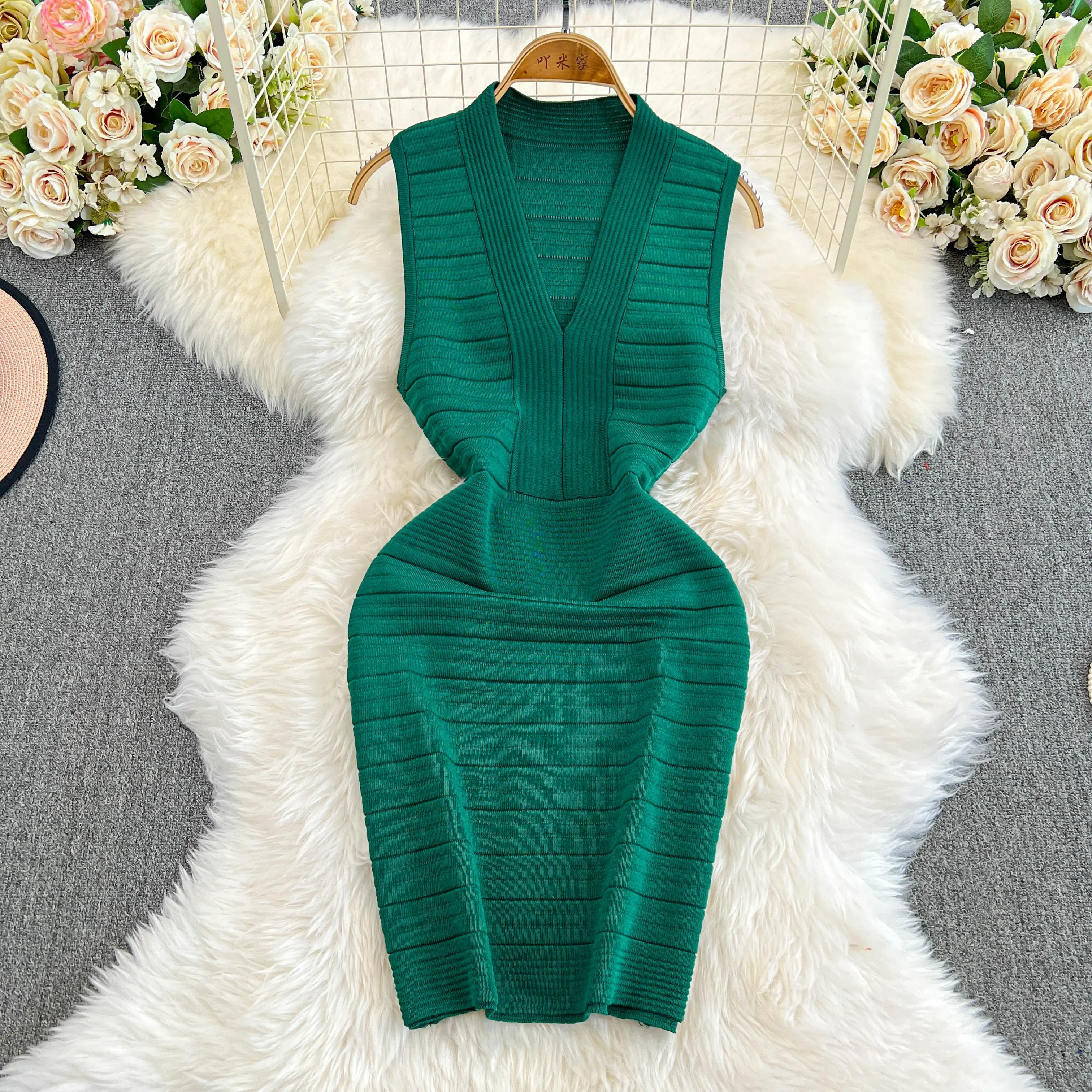 Grün sexy Sommer Strick riemen Kleid Frauen Tank Elatic V-Ausschnitt Bodycon Sommerkleid weibliche Strand Split rücken freie Mini kleid