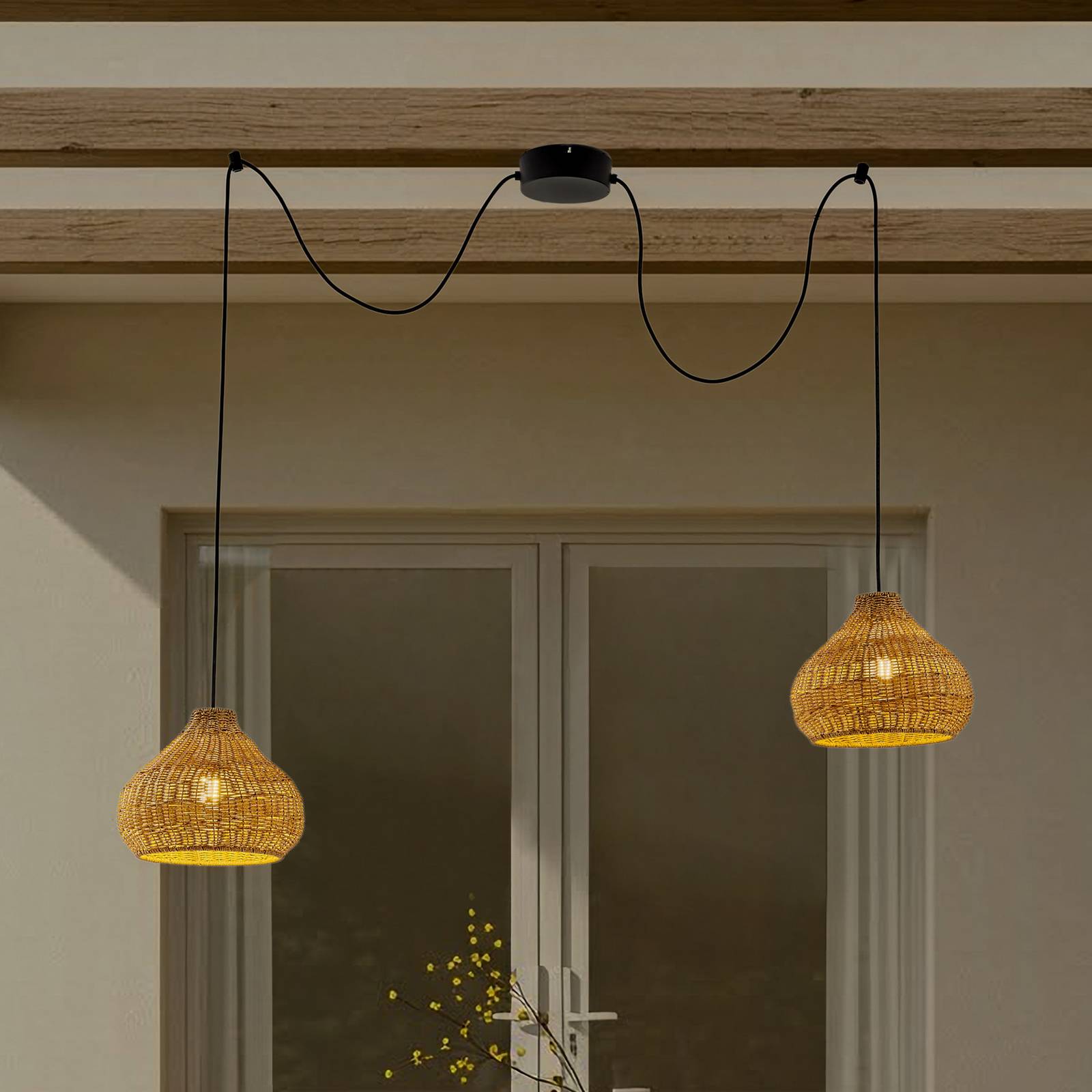 Lucande Außenhängelampe Taniola, 2-flg., beige, Rattan, IP44 Taniola Lucande, dimmbar, Holz hell, Holz, Landhaus / Rustikal