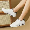 Frauen Freizeit schuhe mit dickem Boden 2024 neuer Stil für Frühling und Herbst Frauen Turnschuhe Paar Sport Casual Skate weiße Schuhe