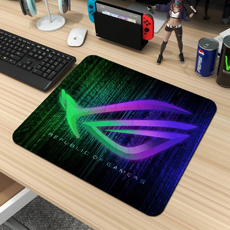 ROG Gaming 40 x 45 cm großes Mauspad, 4 mm dickes Schloss, glattes Tuch, kleines Büro-Desktop-Teppich, Schreibtischunterlage, Spielteppich Image