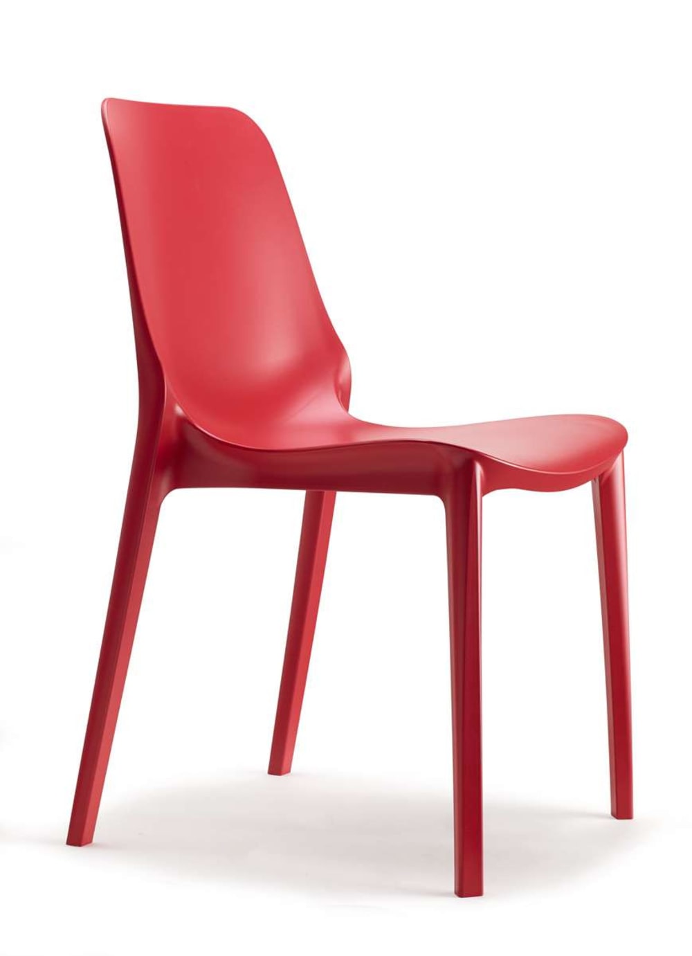 Chaise design en plastique rouge