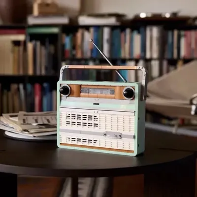 2025 new creative icon retro radio model brick transistor radio brick building block kit toy