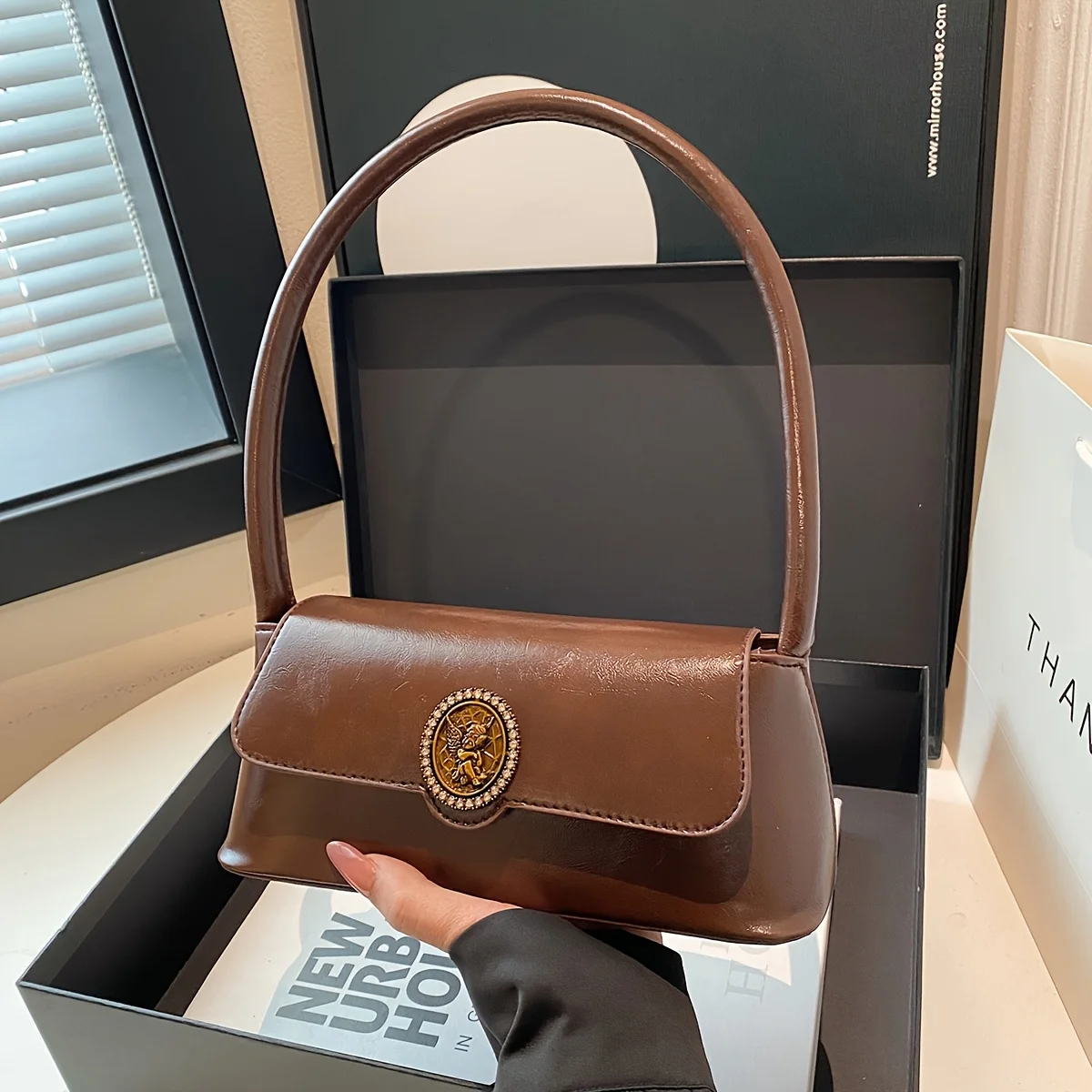 Schicke französische Vintage-inspirierte Mini-Handtasche, Umhängetasche für Damen, Tragetasche, Magnetverschluss, vielseitig, stilvoll für den täglichen Gebrauch Image