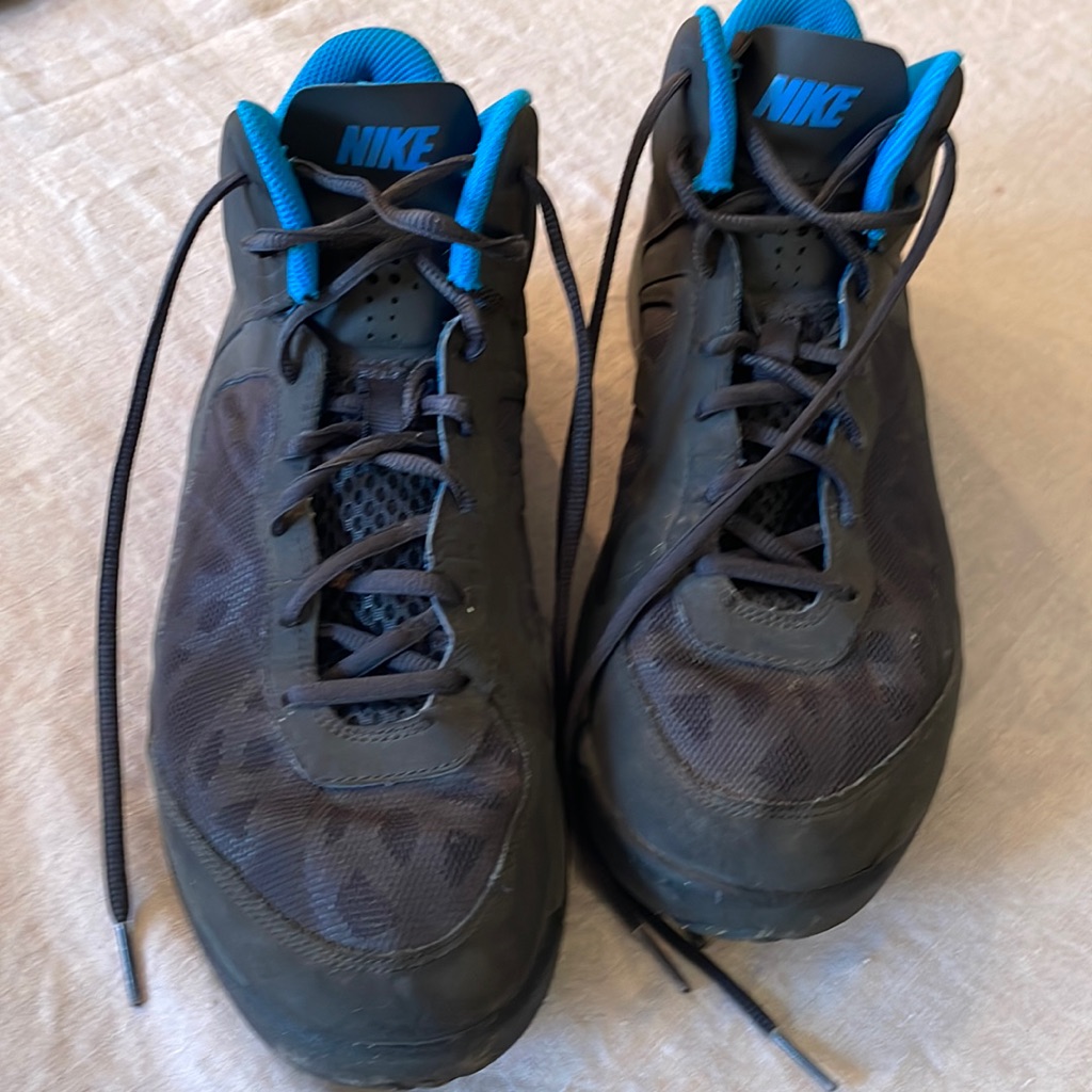 Nike Shoes | Youth Mens Basketball Shoes Nike Size 9.5 | Color: Black | Size: 9.5