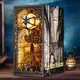 Kit angolo libro fai-da-te Mini casa delle bambole in legno Puzzle 3D assemblaggio modello di edificio giocattolo la stanza della creazione con inserto per libreria leggera regalo