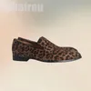 Braune Leopardenmuster-Schuhe aus Wildleder mit spitzer Zehenpartie, modische Slip-on-Herrenschuhe, luxuriöse handgefertigte Party-Bankett-Dating-Männer-Freizeitschuhe