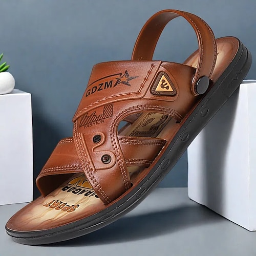 Herrensandalen mit geprägten Details und gepolstertem Fußbett, ideal für lässige Outdoor-Aktivitäten Image