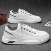 Weiße Herrenschuhe, lässige Pu-Obermaterial-Sneaker, Slip-On-Slip-Ons, Frühlingsneue Mode, trendige, vielseitige Skateboard-Schuhe, geeignet für Outdoor-Sportarten, Alltagskleidung
