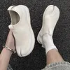 Schwarz-weiße Tabi-Pantoletten für Damen und Herren, Tabi-Turnschuhe, Freizeitschuhe, Vintage, bequem, große Größe 45, Tabi-Loafer, 2025, Frühling
