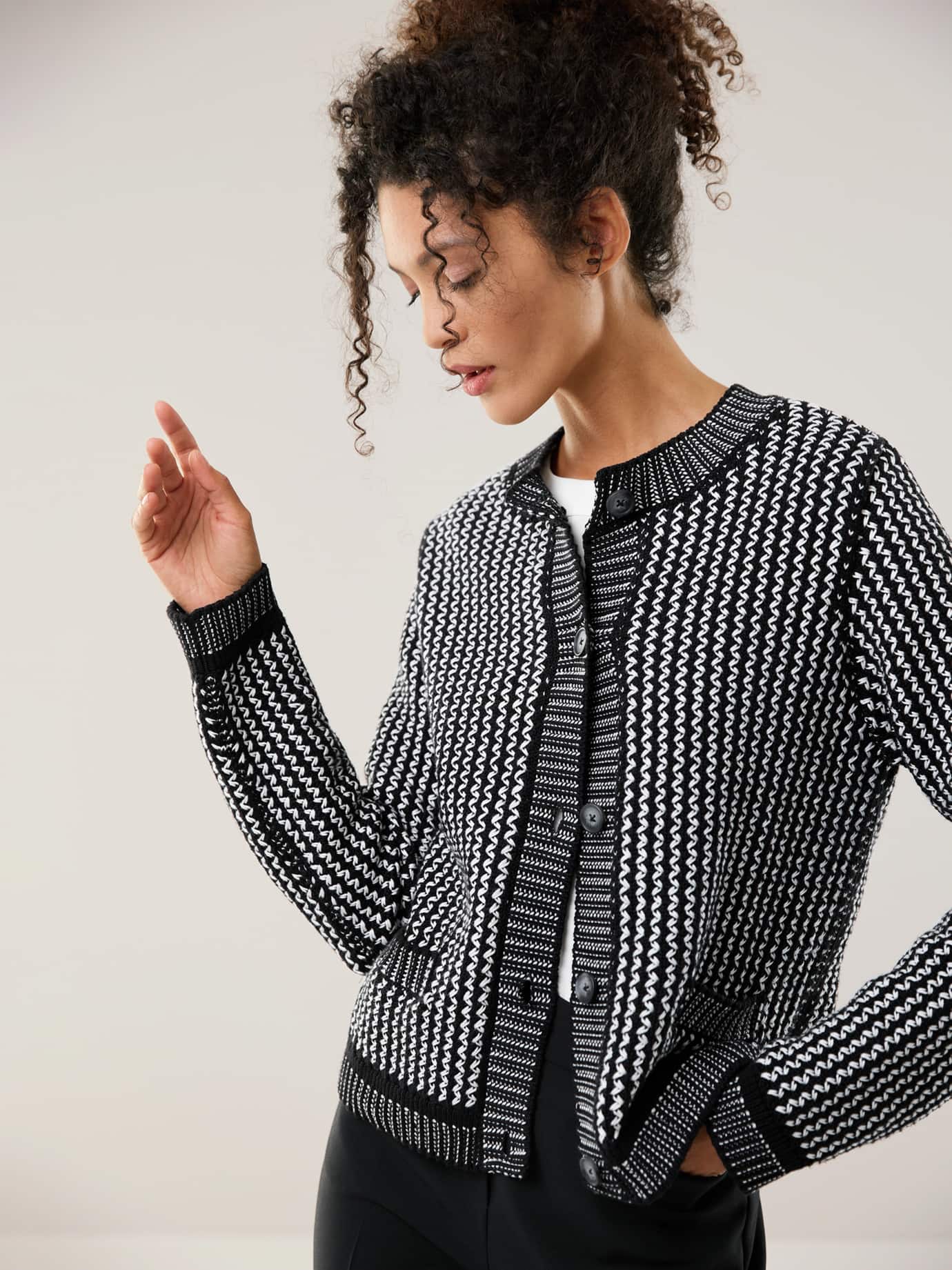 Walbusch Damen Strickjacke Chic & Go Schwarz gemustert