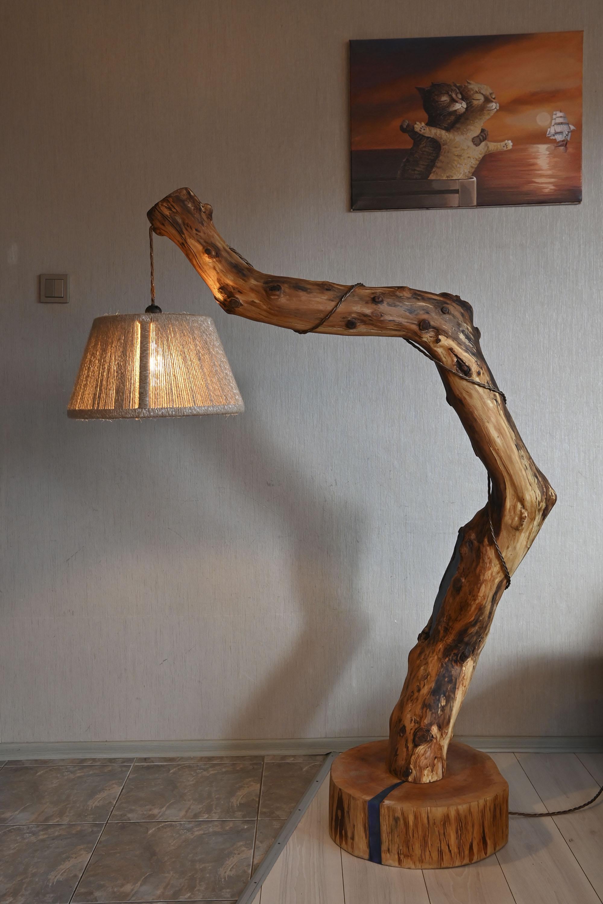 lampada da terra, lampada in legno, lampada di design, lampada artigianale, lampada da terra in legno naturale, lampada da terra di design a forma di