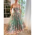 Elegante A-Linien-Langarm-V-Ausschnitt Cocktailkleider mit floralen gestickten Spitze-Applikationen für Hochzeitsgäste und festliche Anlässe