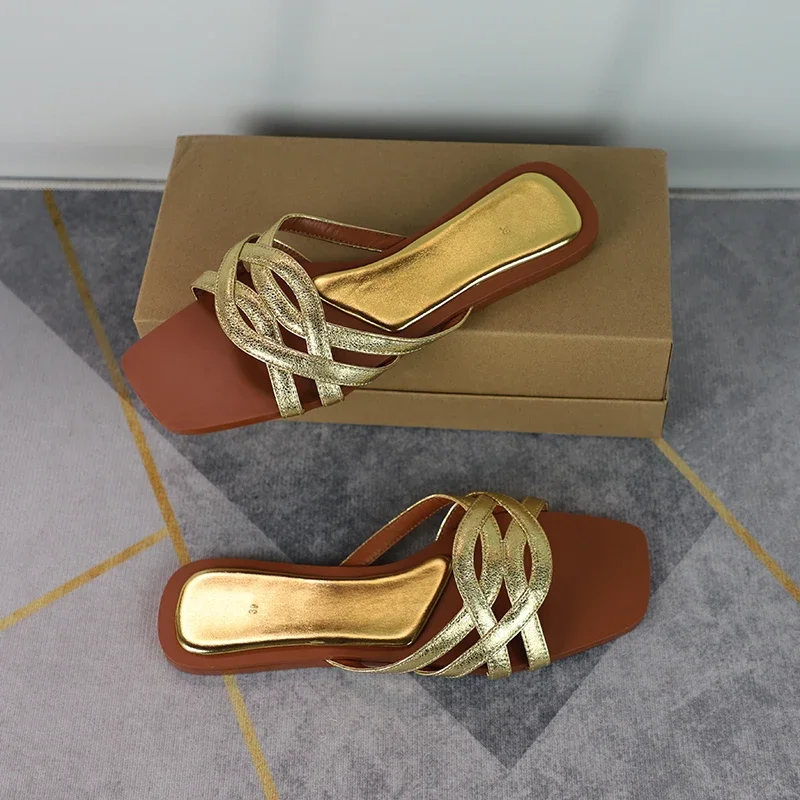 2025, Sommer Schuhe frauen Flache Hausschuhe Atmungsaktive Hohl Kreuz Design Outdoor Rutschen Große Größe Casual Mode Frau Sandalen