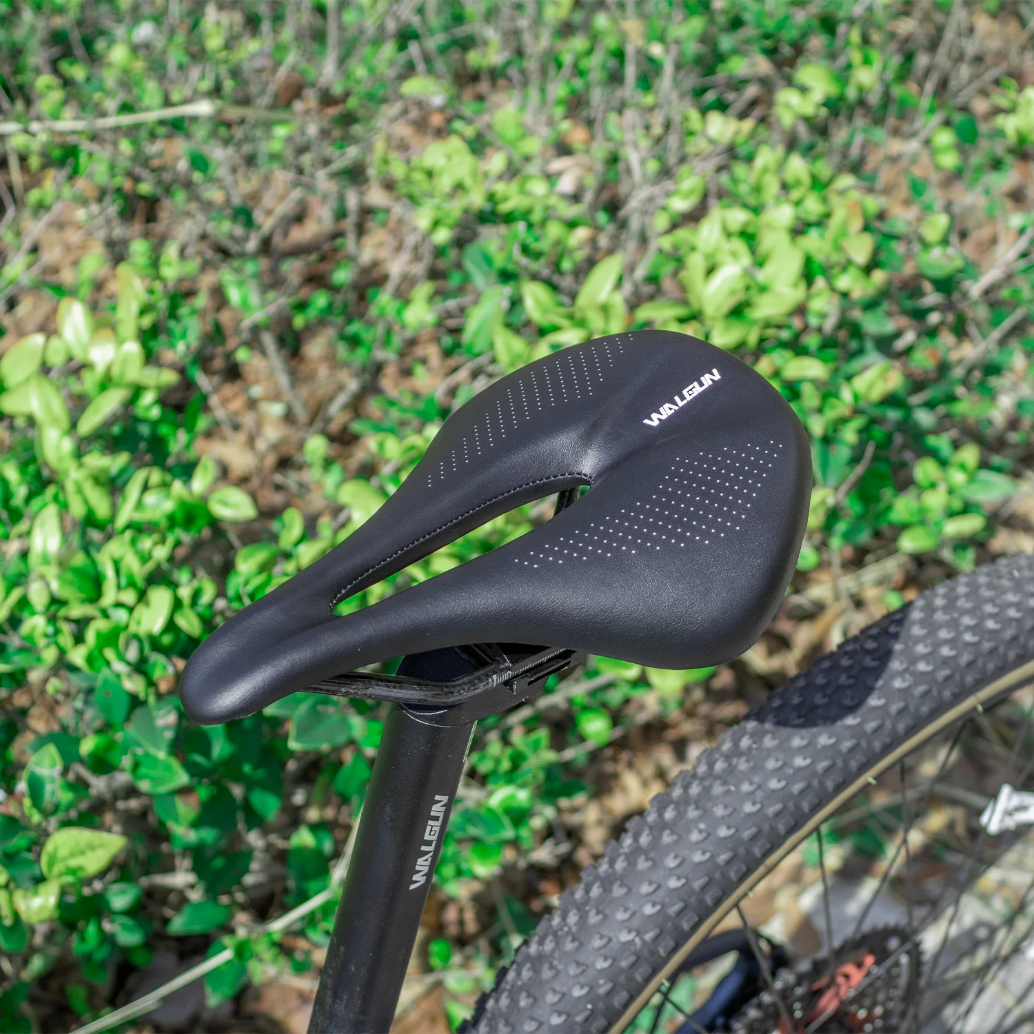Leichter Carbonfaser-Sattel 155 mm 145 mm Fahrradsitzkissen MTB Rennrad Weicher Schwamm Fahrradsattel Fahrradzubehör Image