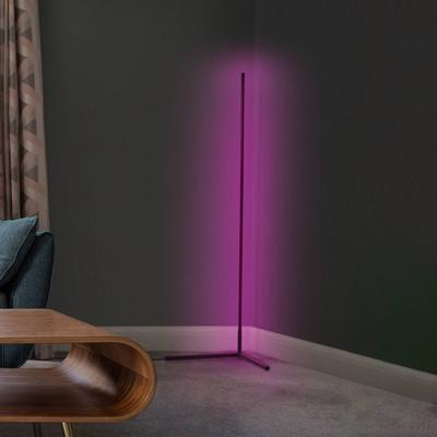 LEDVANCE SMART+ WiFi Floor Corner Stehleuchte schwarz 140 cm Corner, dimmbar, schwarz, für Wohn- / Esszimmer, Aluminium, Modern, Smarte Stehlampe