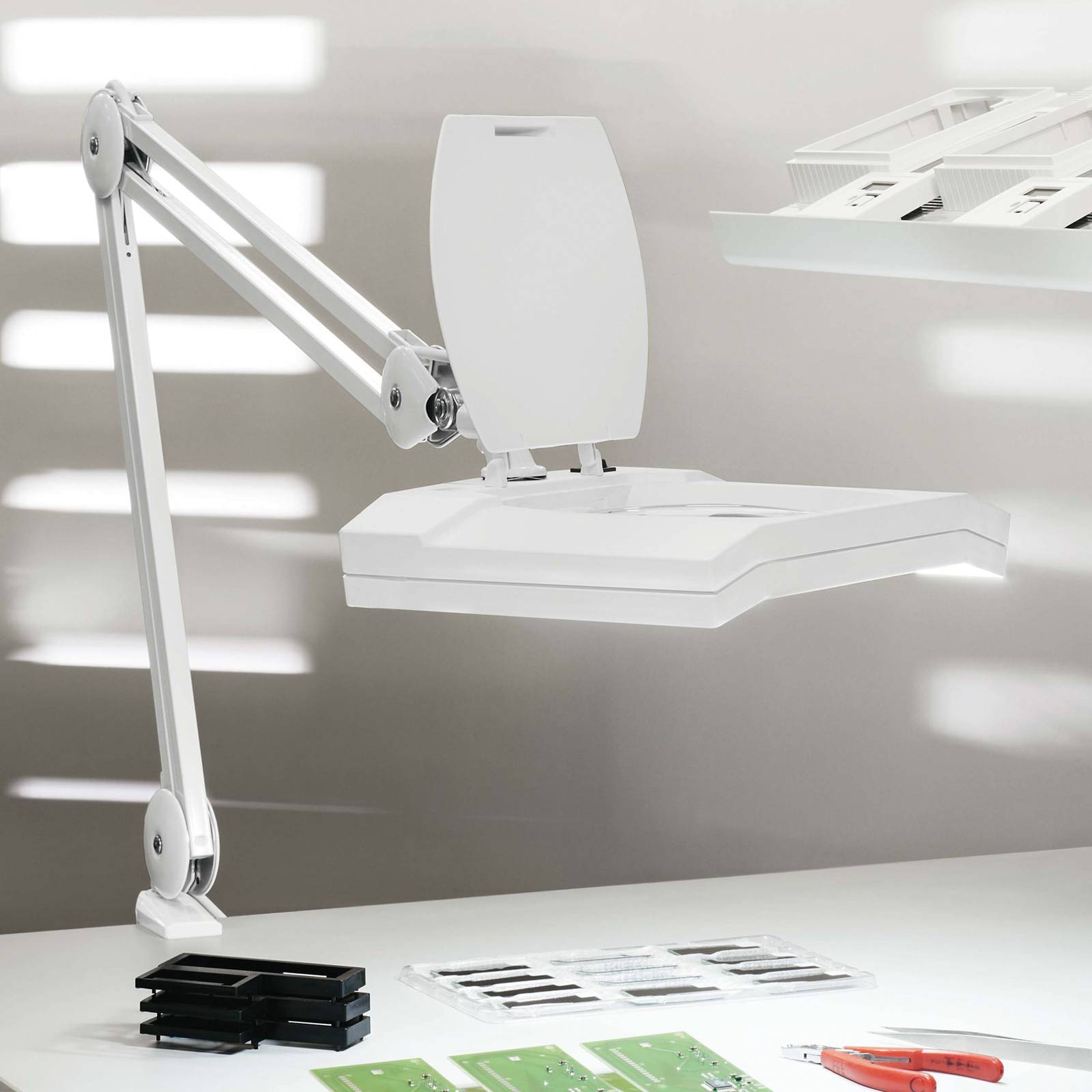 Maul LED-Lupenleuchte MAULvitrum, weiß, Klemme, Metall MAULvitrum, weiß / opal, für Arbeitszimmer / Büro, Metall, Modern, Klemmleuchte