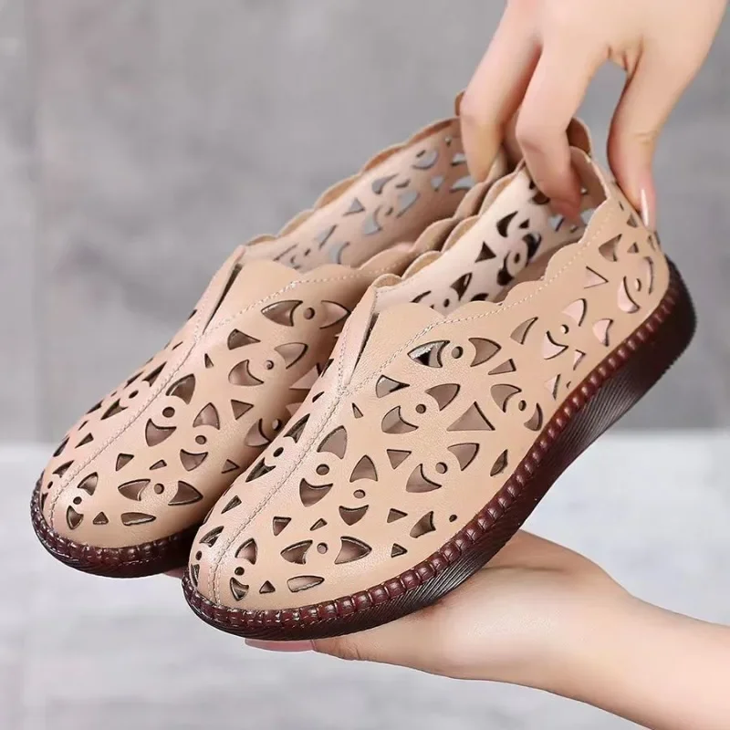 Damenmode Flache Sandalen Frühling Neue runde Kopf tiefe hohle weiche Sohle rutschfeste verschleißfeste Low-Top-Schuhe Image