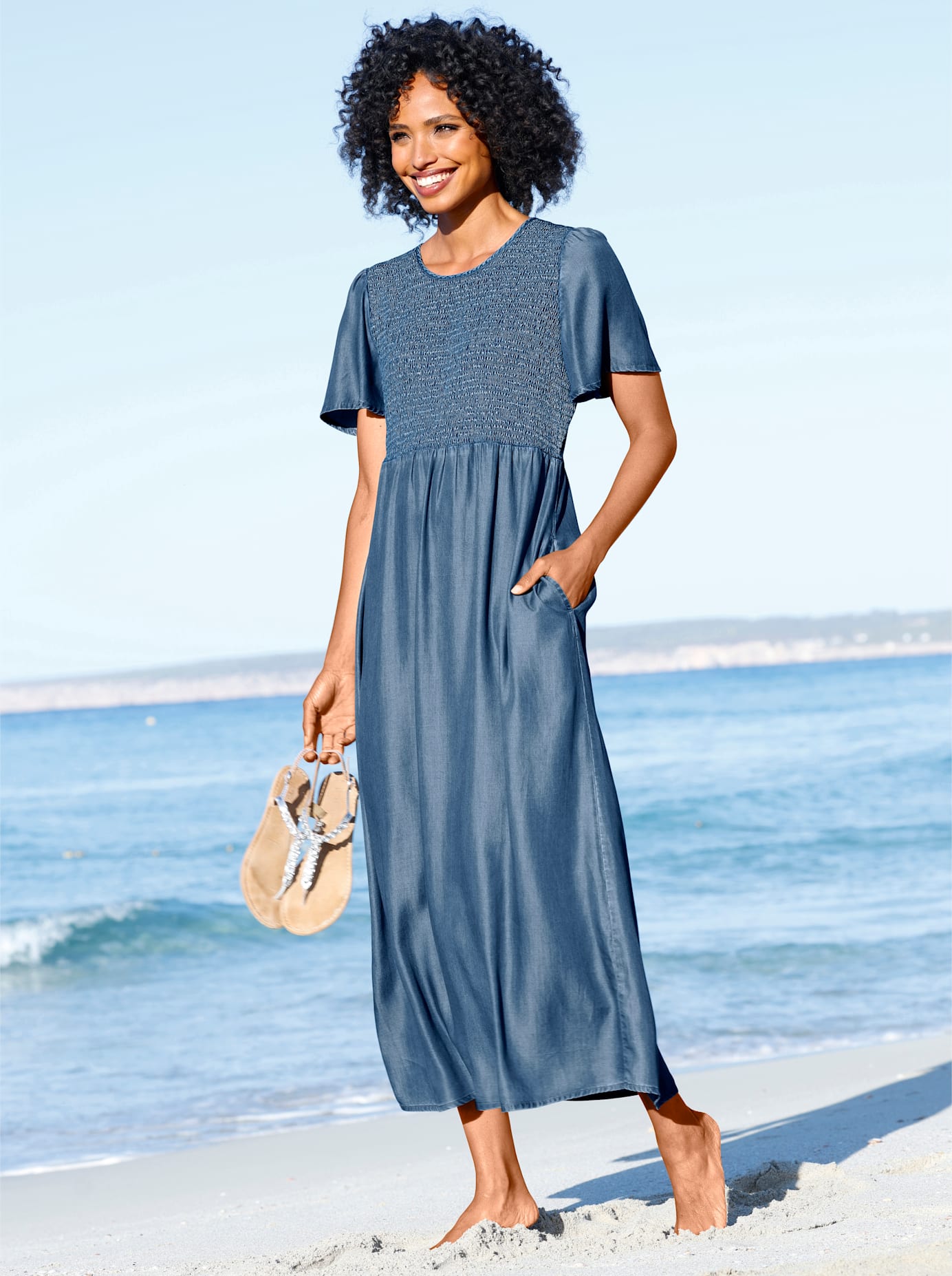 Sommerkleid HEINE "Kleid", Damen, Gr. 38, Normalgrößen, blau (jeansblau), 100% Lyocell, unifarben, lang, Rundhals, Kleider Sommerkleid