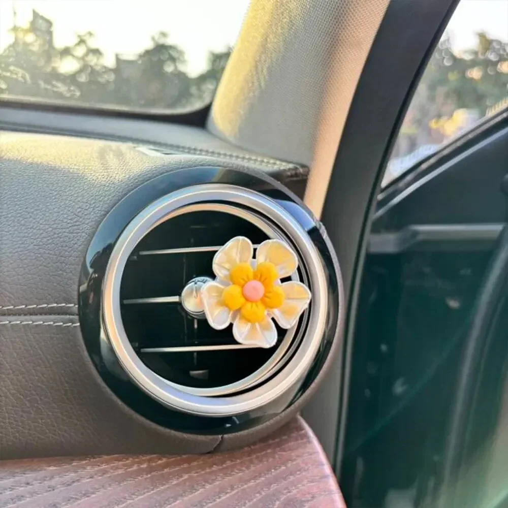 5PCS 2025 Nette Blume Parfüm Clip Auto Air Outlet Dekoration Aromatherapie Lufterfrischer Bunte Daisy Auto Innen Zubehör Image