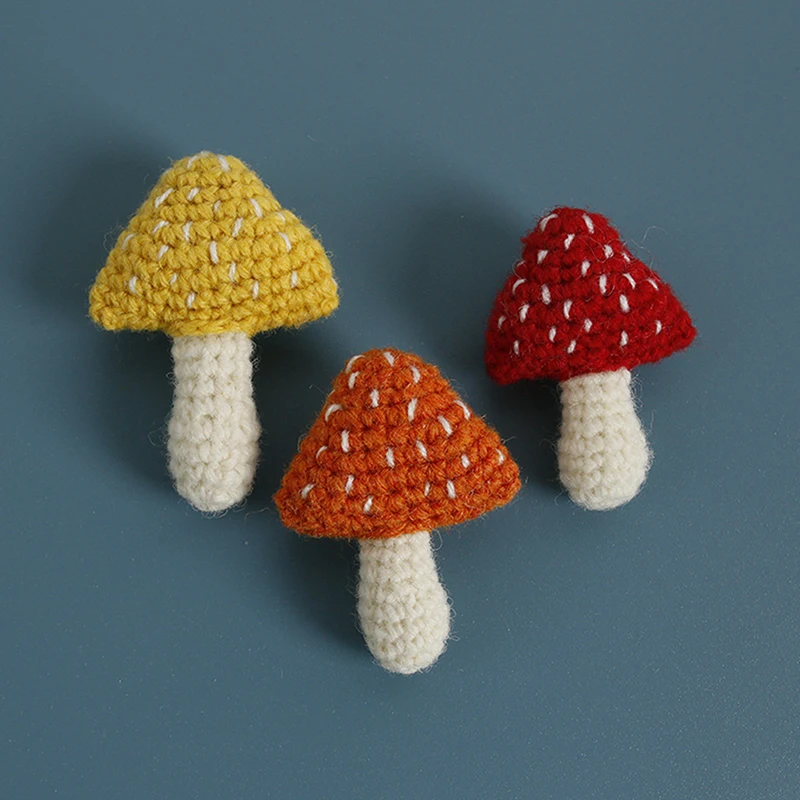 Botanische Abzeichen Cartoon gestrickte Pilz brosche drei dimensionale Pilz nadel kreative Schmuck Geschenk Image
