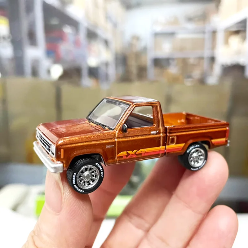 Diecast Maßstab 1:64 Legierung Vintage Pickup Auto Modell Fertiges Produkt Simulation Spielzeug Sammlung Statische Modell Ornament Image