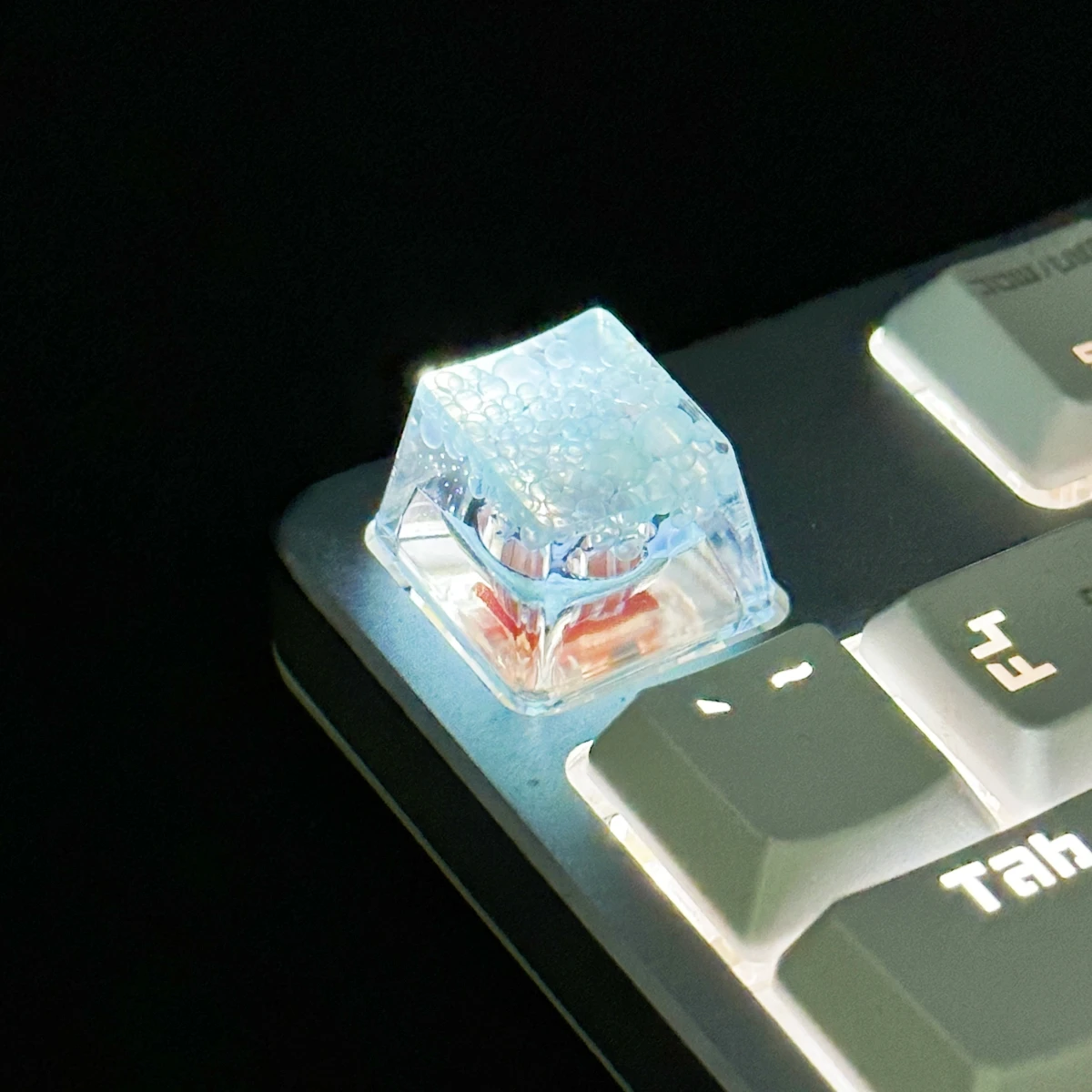 Niedliche individuelle Tastenkappen aus Blasenharz, durchscheinend, WASD, mechanische Tastatur-Tastenkappen, kompatibel mit MX Switch Image