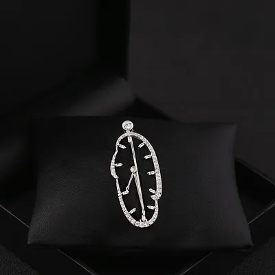 Leaf Clock Brooch Coat Pin Fashion Women Suit Jacket Neckline Buckle Luxury Accessories Cardigan
