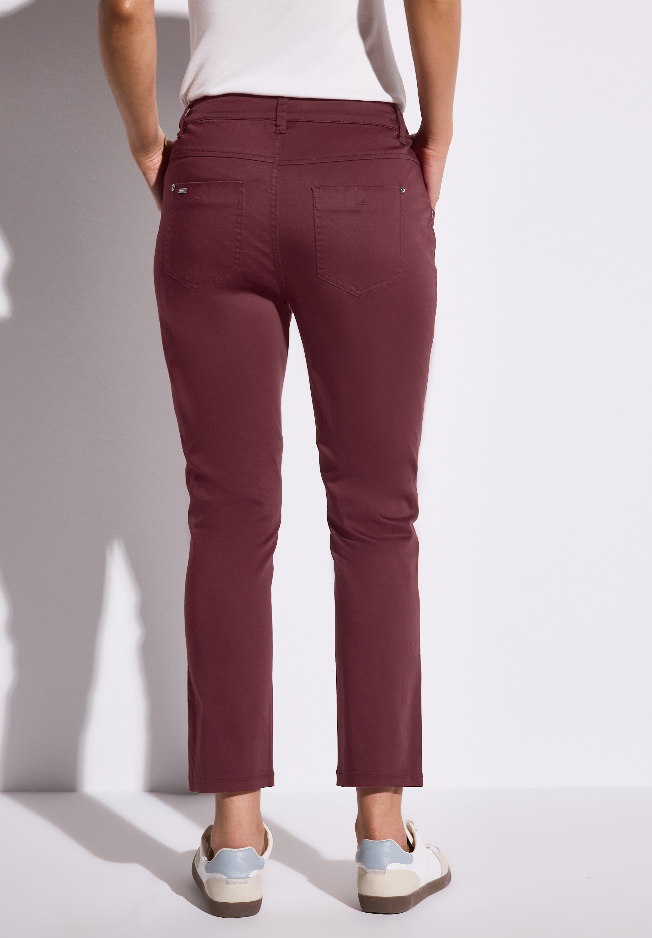 7/8-Hose STREET ONE, Damen, Gr. 40, Länge 26, rot (schwarz cherry rot), Web, 97% Baumwolle, 3% Elasthan, unifarben mit Farbeinsatz, comfort fit 7/8-Länge, Hosen 7/8-Hose, 4-Pocket Style