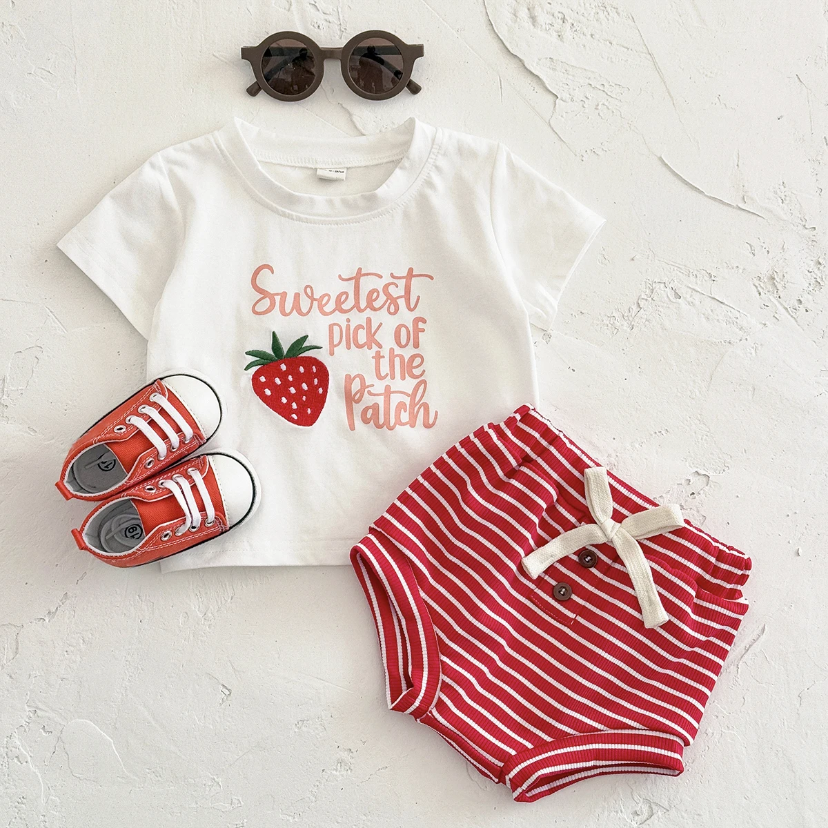 2023 Neugeborenes Kleinkind Mädchen Outfit Baby Kleidung Set Baby Mädchen Anzug Süße Erdbeere Brief Drucken T-shirt + Strand Shorts sommer Set Image
