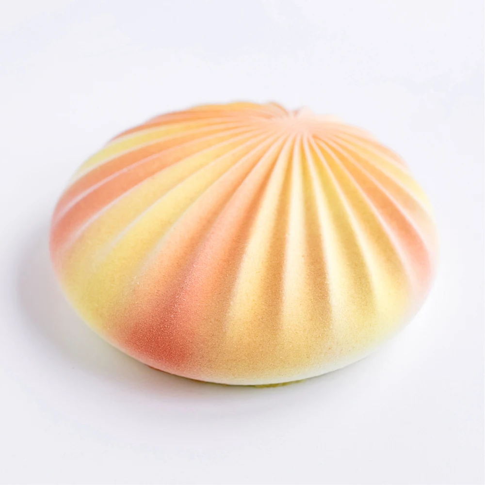 Mousse-Backformen, Dessert-Dekorationswerkzeuge, Silikon-Kuchenform mit runder Form und bunten, wellenartigen geometrischen Linien auf der Oberseite Image