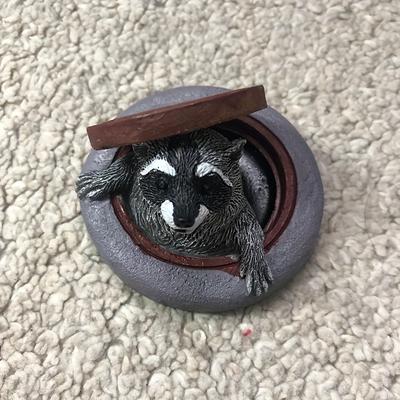 TEMU A Single Piece Of Creative And Courtyard Resin Micro-landscape, Featuring A Raccoon Figurine Under A Cover, Imaginative Animal Decorations, And Home Ornaments. Image