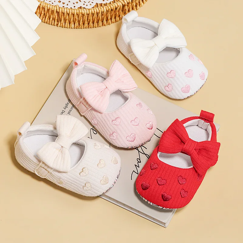 Klassische Mode 0-8M Neugeborenen Liebe Gestickte Baby Schuhe Anti-slip Tuch Unten Schuhe für Mädchen Elegante Casual prinzessin Schuhe Image