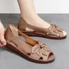 Luxus Mittelalter Frau weiche Lederschuhe Damen Sandalen Sommer plus Größe 42 weites Bein Mutter