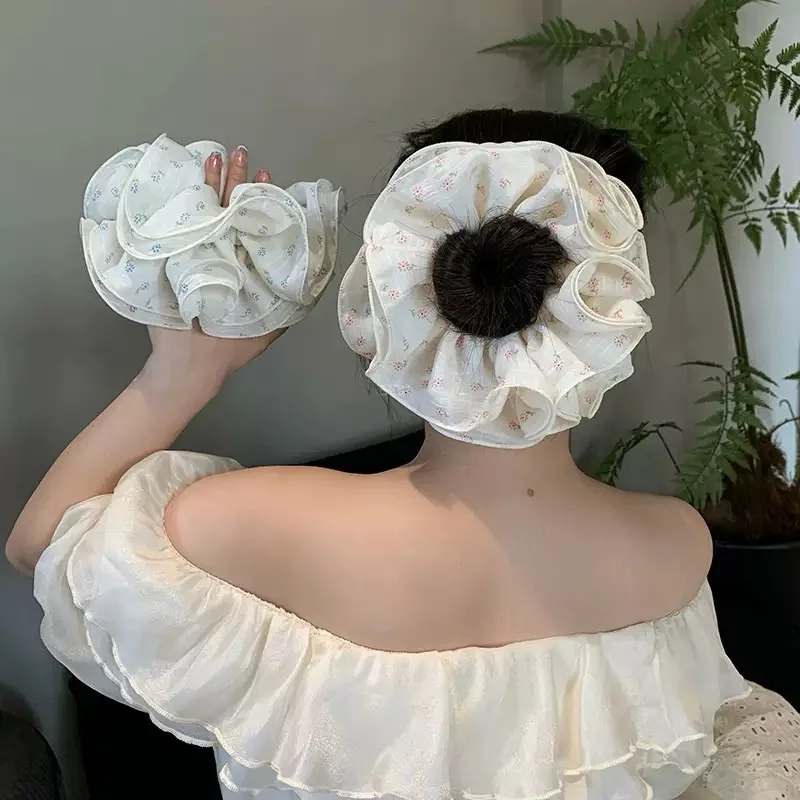 Sanfter und vielseitiger Haarschmuck im Waldstil mit Blumenmuster für Frauen Image