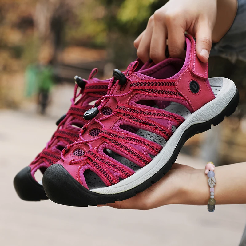 Sandali da donna estivi in vera pelle Sandali comodi 2025 Nuove sneakers firmate Sandali da spiaggia da donna leggeri per esterni