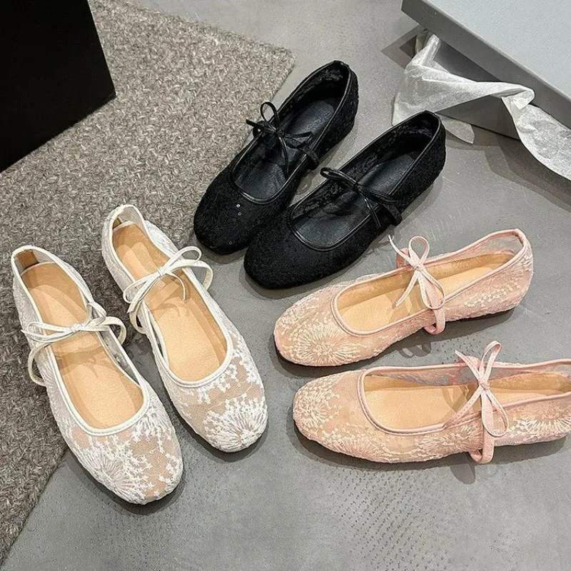 Frühling Neue Flache Schuhe für Frauen Quadratischen Kopf Flach Mund Mesh Stoff Stickerei Schmetterling Knoten Weiche Sohle Einzelnen Schuhe Image
