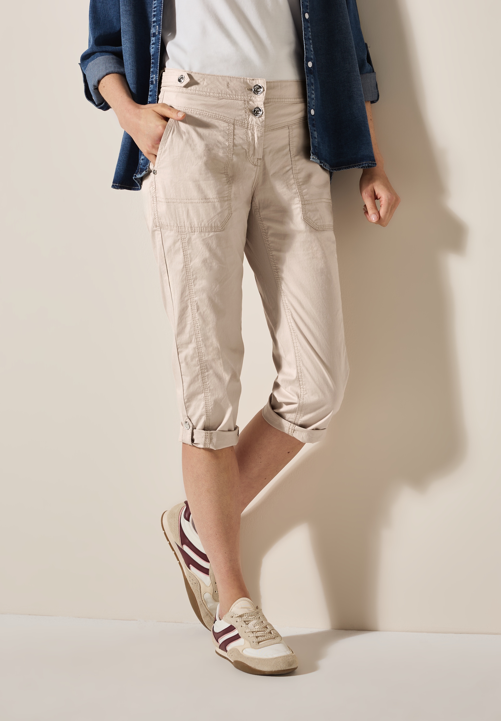 Caprihose CECIL "Style New York", Damen, Gr. 36, N-Gr, beige (boulder beige), Web, Obermaterial: 98% Baumwolle, 2% Elasthan, unifarben, normal kniebedeckend, Hosen Caprihose, Sommerhose mit Knopfdetails am Bund