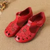 Neue rote Cut-Out-T-Riemen-Sandalen, Größe 42, Damen-Sommer-Haken-Schlaufen-Flats, Damen-Sandale aus