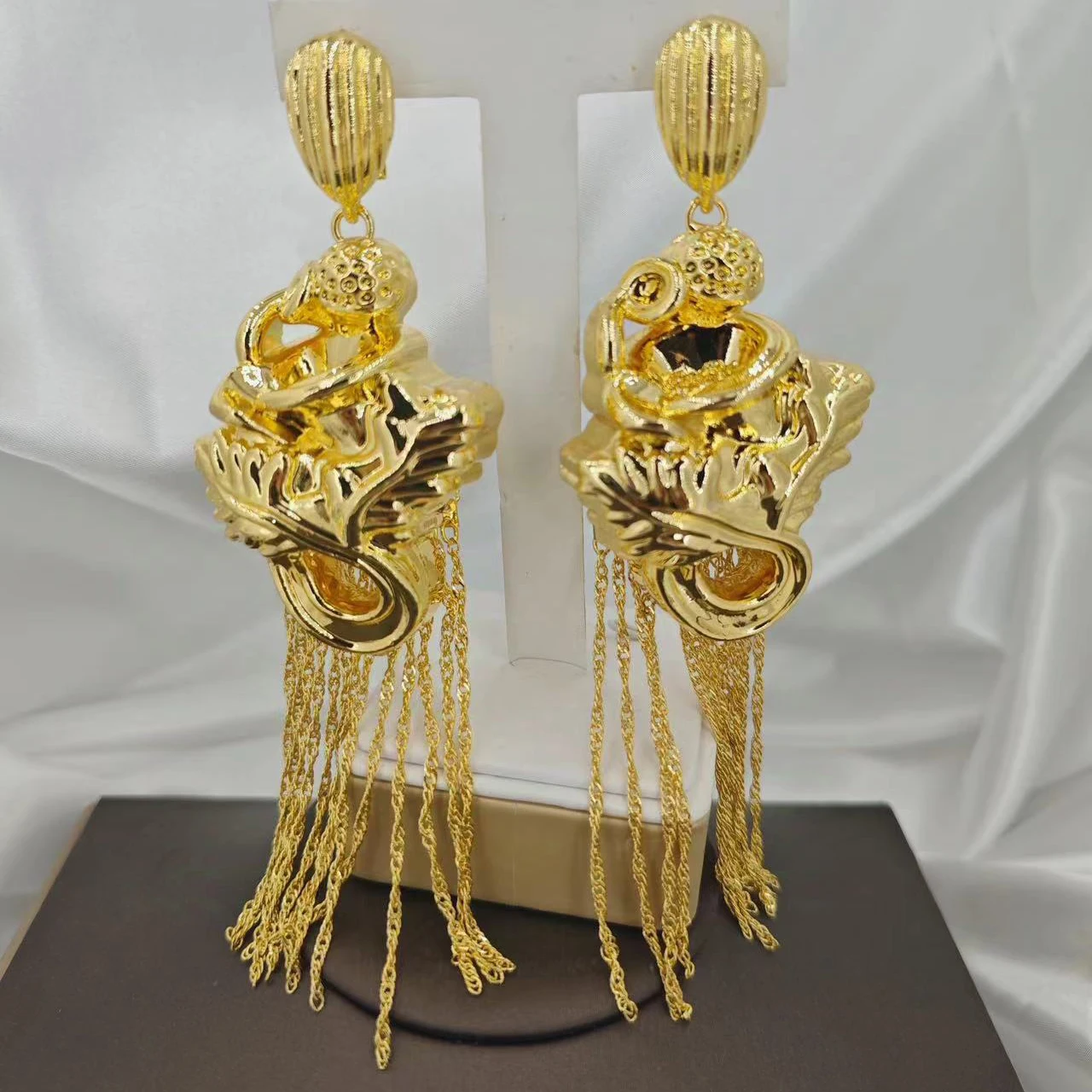 Mode Edelstahl Twist Conch geometrische Falten Quadrat große Quaste Frauen lange Ohrringe Vintage Großhandel Geschenke Gold Farbe Image