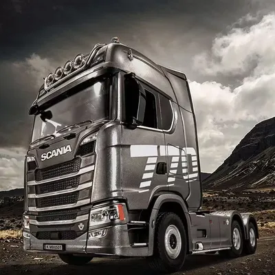 Remote Control Engineering Car Huina 770S Silver Head Trailer Truck Lighting 1/18 Alloy Car Model 4WD Drive RC Car Toys Vehicle
