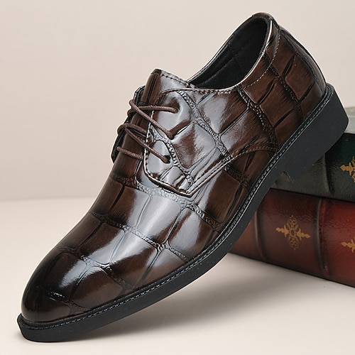 Herrenschuhe aus braunem Leder mit Krokodilmuster, Schnürverschluss und strapazierfähiger Sohle für formelle Anlässe und Business-Kleidung Image