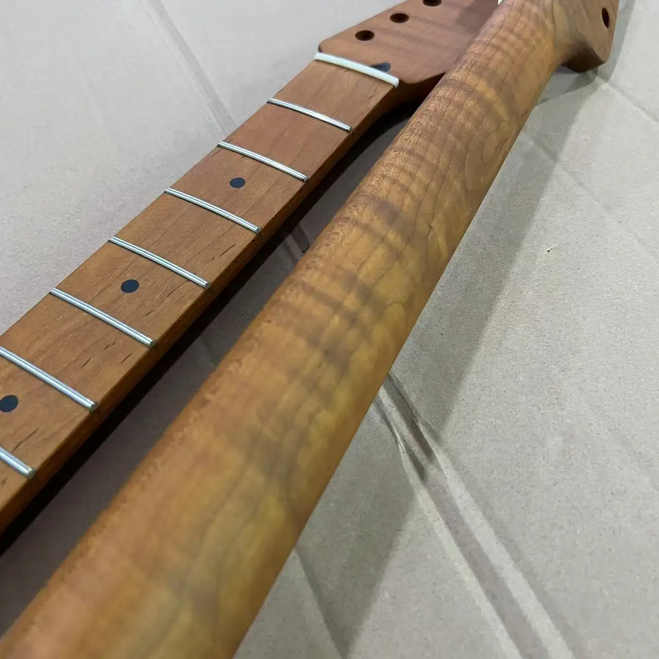 Flame Maple Gitarrenhals für ST/TL-Stil – glänzendes/mattes Finish – Premium-Ersatzhals – schneller Versand Image